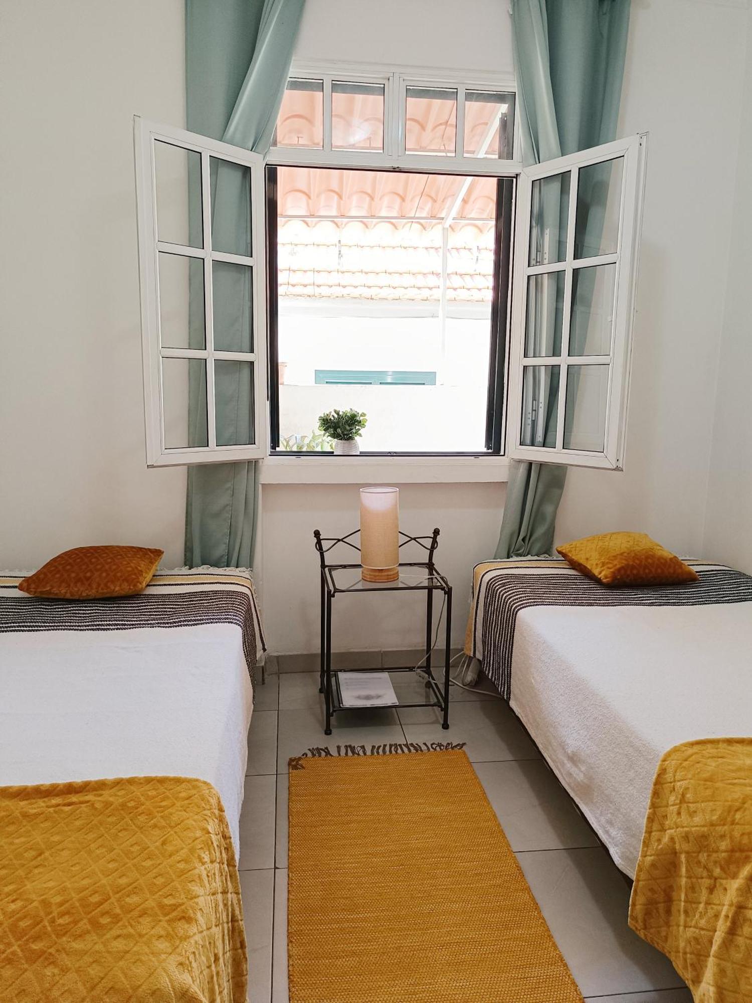 Home & Flower - Private Bedrooms Funchal Exteriér fotografie