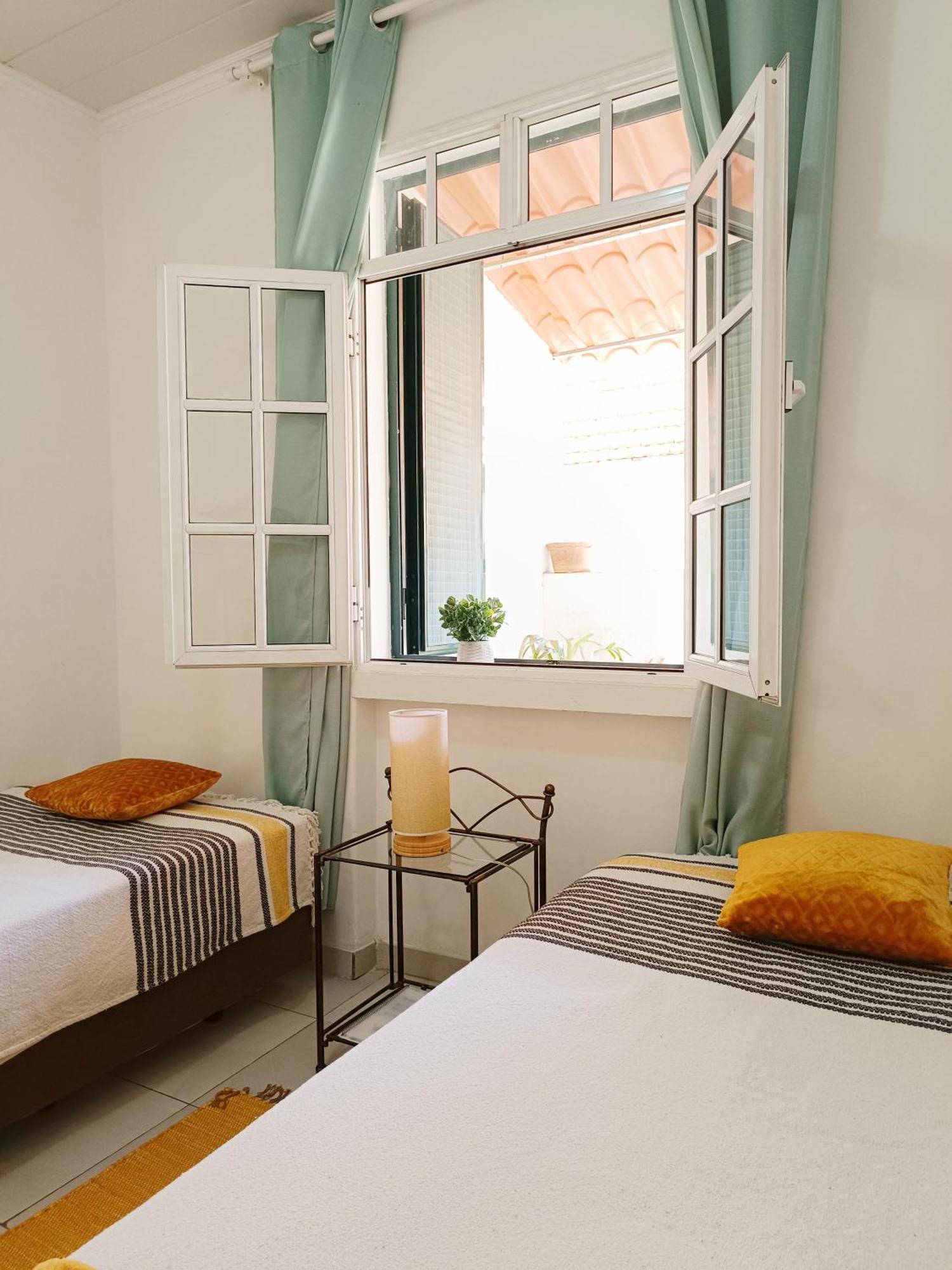 Home & Flower - Private Bedrooms Funchal Pokoj fotografie